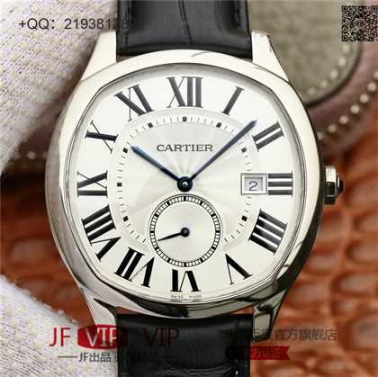 卡地亚Drive de Cartier系列WSNM0004腕表。以典雅肃穆的枕形设计搭配利落大方的线条布局，尽显男儿阳刚不屈的魅力
